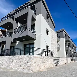 Four Shades Luxury Apartmanhotel