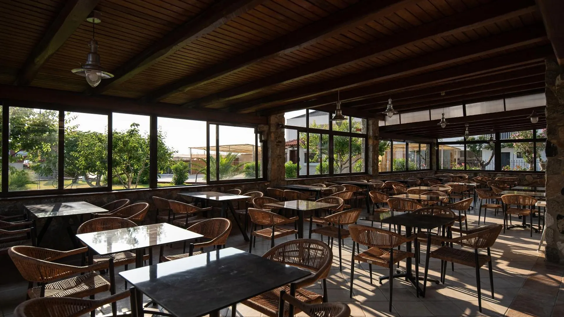 Hotel Pontos Sarti